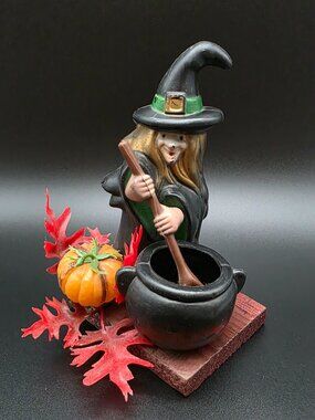 Vintage Witch Caldron Blow Mold Plastic pumpkin Halloween Figure small